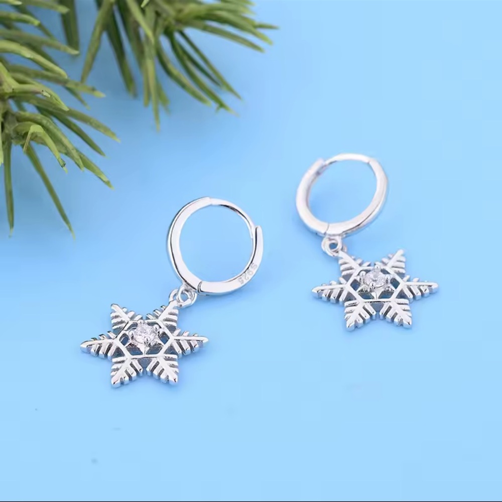 NEW Sterling Silver 925 Snowflake Earrings